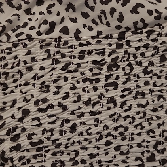 3/$27 Urban romantics animal print crop top - Picture 2 of 4